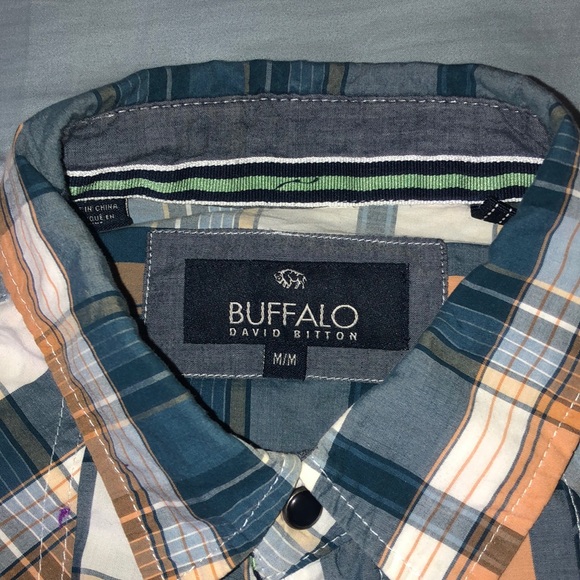 Button up - Picture 2 of 3